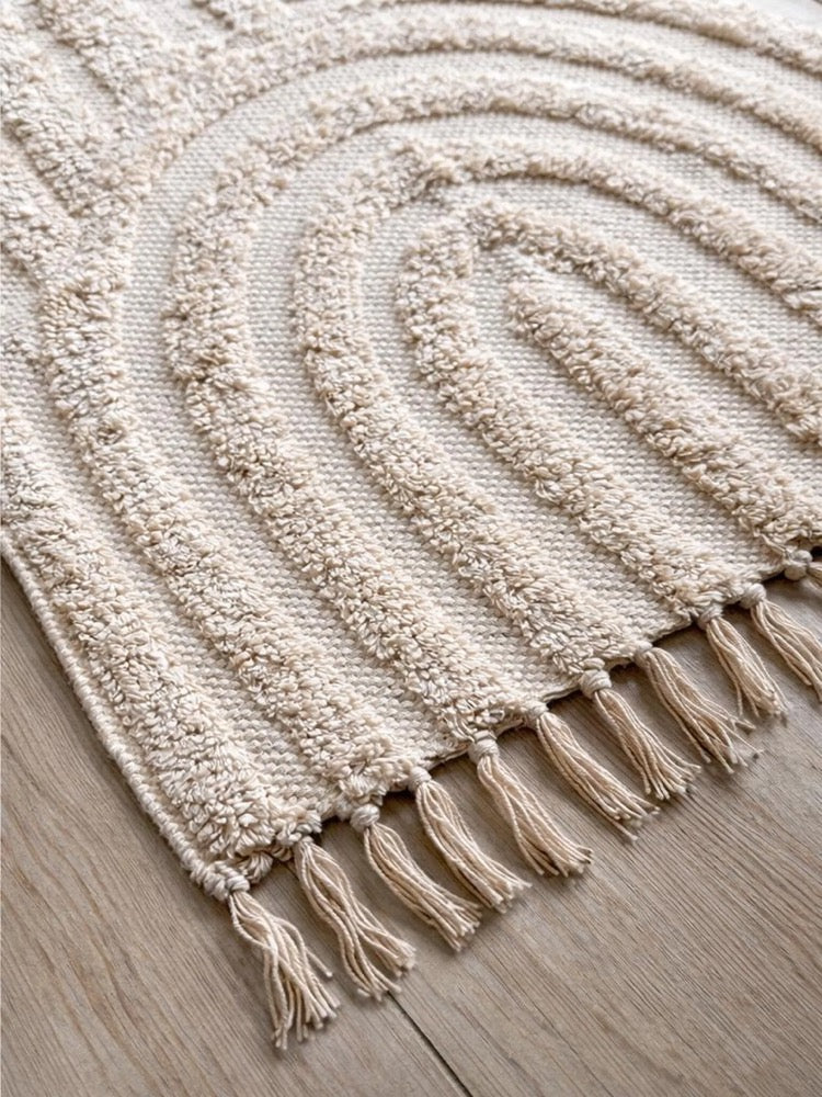 Tufted Cotton Boho Rug – Neutral Rainbow Accent with Tassels